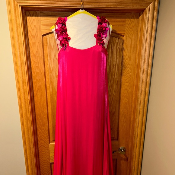 Badgley Mischka Collection
Floral Beaded-Strap Overlay Gown size 6 - Picture 10 of 12